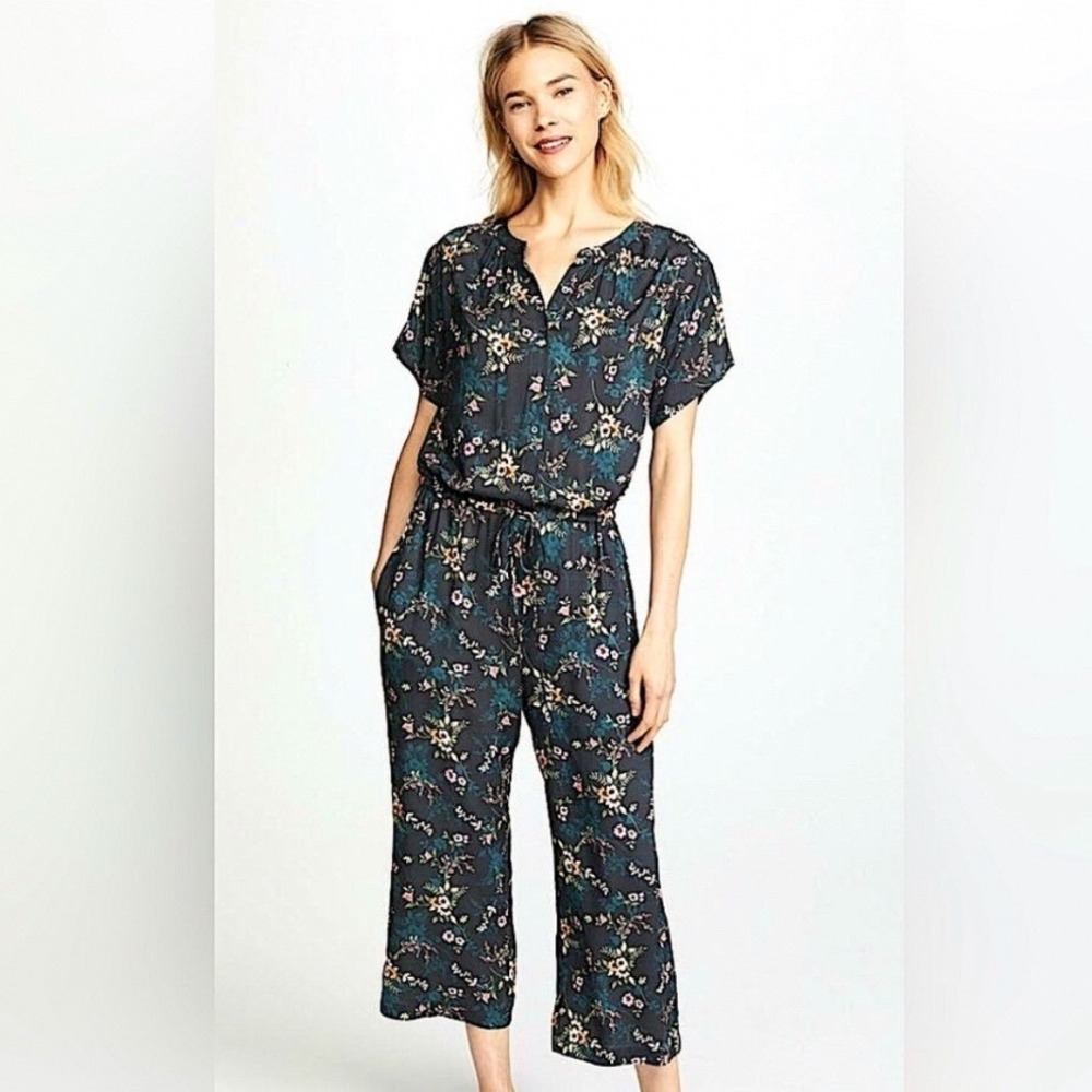 Velvet by Graham & Spencer Anthropologie Floral Jumpsuit XS Viscose Short Sleeve